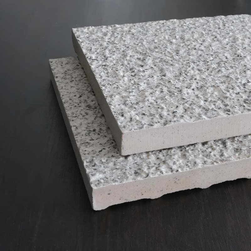 Come riprodurre la superficie bocciardata della pietra naturale sulle piastrelle di ceramica? Beata Ceramics ha il metodo collaudato!